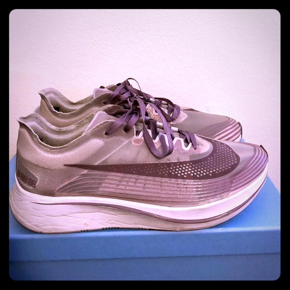 Nikelab zoomfly runner